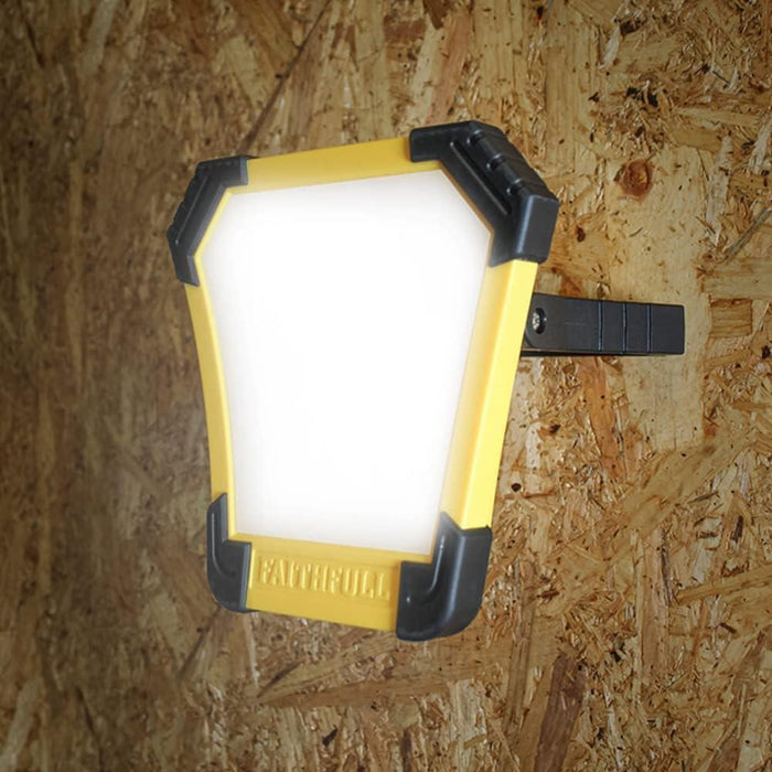 Faithfull Rechargeable Portable 10W 900lm LED Work Light